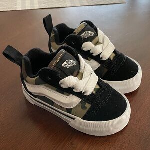 Toddler Knu Skool Shoe size 4